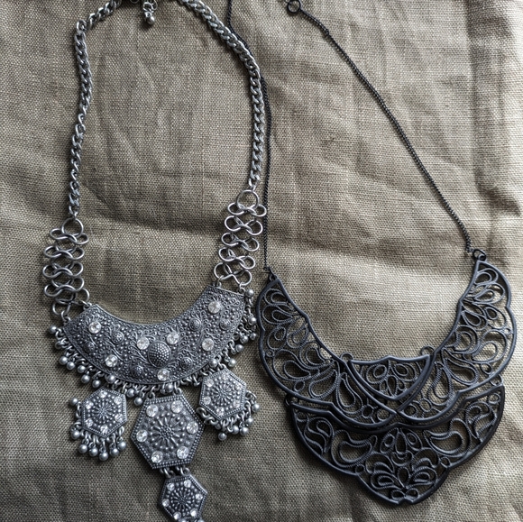 Two statement necklaces - Picture 2 of 2